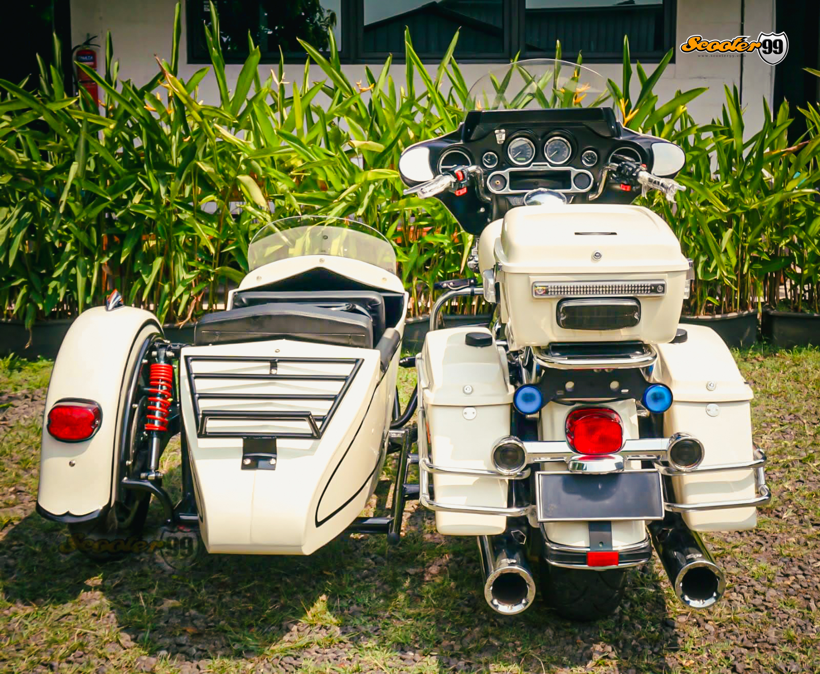 Harley Davidson Sidecar White Touring Edition – interior and seat detail